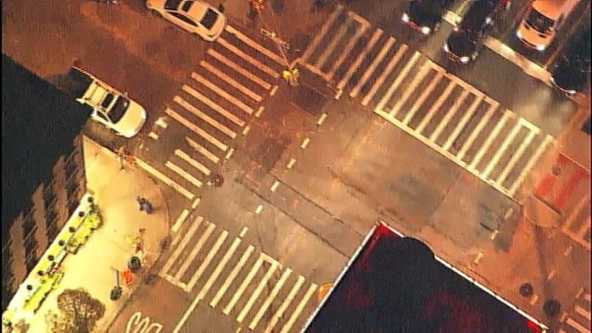 ΗΠΑ: Πήδηξε από τον 3ο όροφο για να αυτοκτονήσει, αλλά προσγειώθηκε σε περαστική [εικόνες]  | iefimerida.gr 1