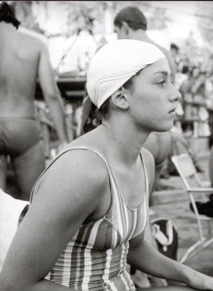 Η πρωταθλήτρια κολύμβησης Ελένη Αυλωνίτου, στη θέση της Ρένας Δούρου στη Βουλή [εικόνες] | iefimerida.gr 6