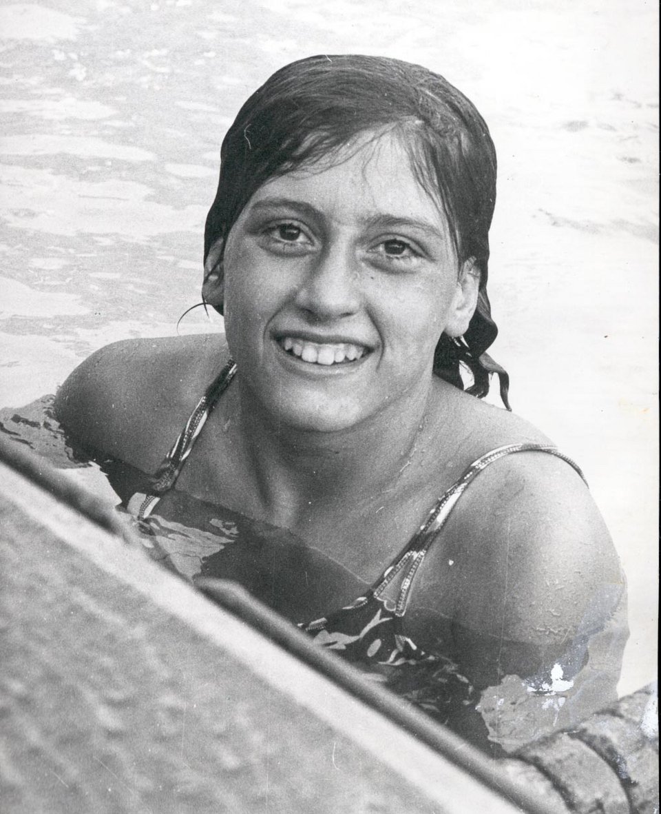 Η πρωταθλήτρια κολύμβησης Ελένη Αυλωνίτου, στη θέση της Ρένας Δούρου στη Βουλή [εικόνες] | iefimerida.gr 9