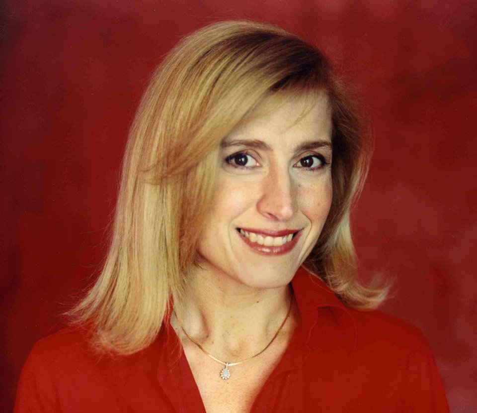 Η πρωταθλήτρια κολύμβησης Ελένη Αυλωνίτου, στη θέση της Ρένας Δούρου στη Βουλή [εικόνες] | iefimerida.gr 3