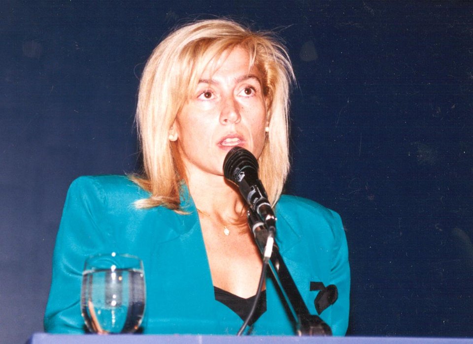 Η πρωταθλήτρια κολύμβησης Ελένη Αυλωνίτου, στη θέση της Ρένας Δούρου στη Βουλή [εικόνες] | iefimerida.gr 5