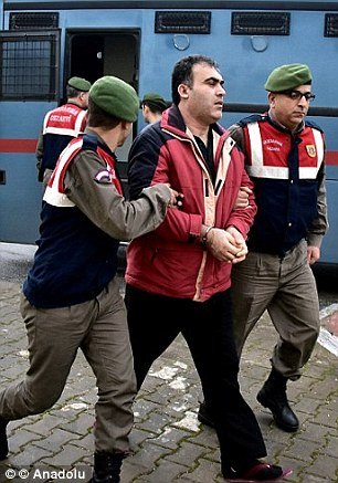 Ποινή-χάδι: 4 χρόνια φυλάκισης στους υπεύθυνους για τον θάνατο του μικρού Αϊλάν [εικόνες] | iefimerida.gr 0