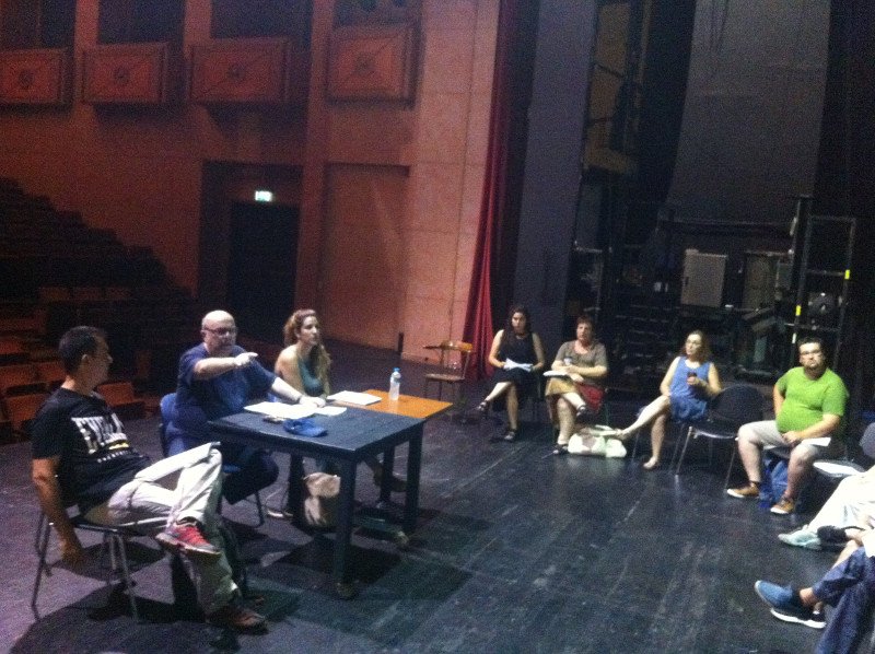 Στις πρόβες η «Αυλή των Θαυμάτων» του ΚΘΒΕ -Με Τσιάνο και Τσακνή [εικόνες]  | iefimerida.gr 0