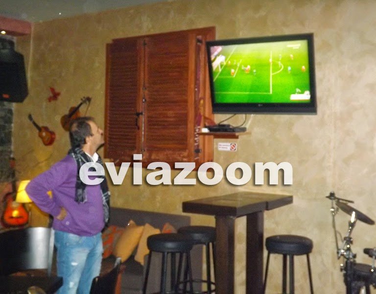 Η χαρά του πατέρα του Τάσου Αυλωνίτη: Κερνούσε τους πάντες μετά το γκολ του γιου του στο ντέρμπι [εικόνες&βίντεο] | iefimerida.gr 2