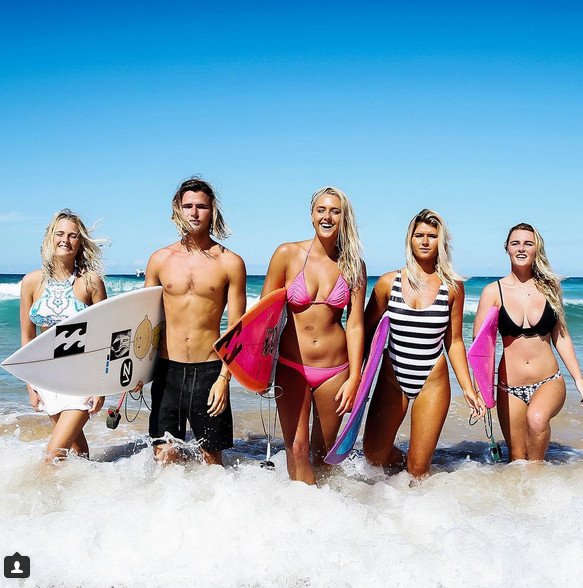 Οι Καρντάσιαν της Αυστραλίας- Οι 4 αδελφές με καμπύλες που έχουν γίνει σταρ στο Instagram [εικόνες] | iefimerida.gr 0