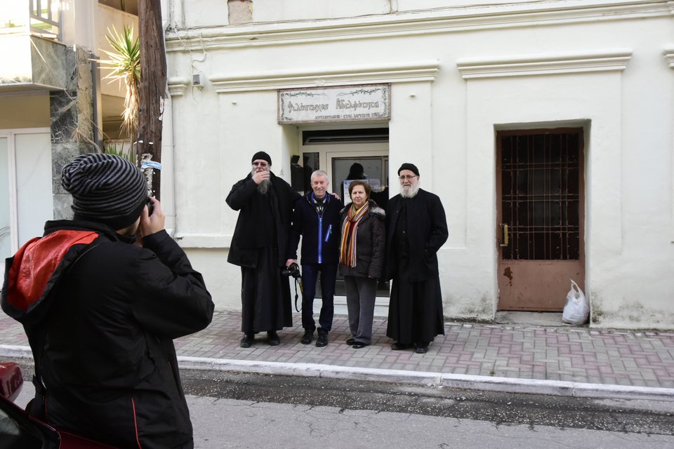 Αυστριακός φιλέλληνας προσέφερε 3,5 τόνους ανθρωπιστική βοήθεια στην Καβάλα [εικόνες] | iefimerida.gr 2