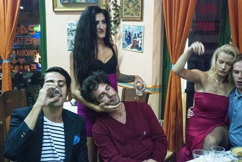 «Αυτή η νύχτα μένει»: Ενα road trip στα ΄80s -Οι πρώτες φωτογραφίες | iefimerida.gr 3