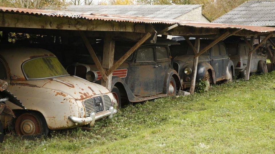 Θησαυρός σε αχυρώνα: Ενα νεκροταφείο αυτοκινήτων αξίας 15 εκατ. ευρώ [εικόνες] | iefimerida.gr 4