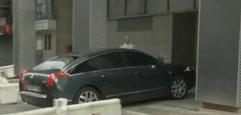 Σάλος στη Γαλλία: Η  δικαιοσύνη θέτει υπό κράτηση τον Σαρκοζί [εικόνες] | iefimerida.gr 0