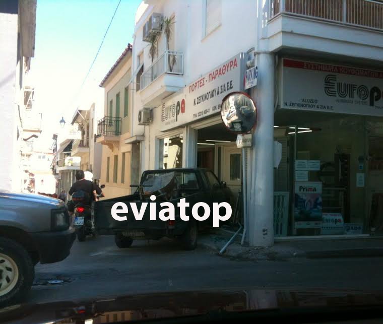 Πήγε για... ψώνια με το αυτοκίνητο -Μπήκε με το όχημα σε κατάστημα στη Χαλκίδα [εικόνα] | iefimerida.gr 0