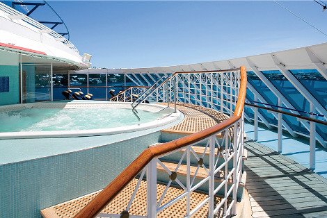Azamara Quest: Το πλωτό «παλάτι» με τους 400 επιβάτες που έδεσε στη Θεσσαλονίκη [εικόνες] | iefimerida.gr 8