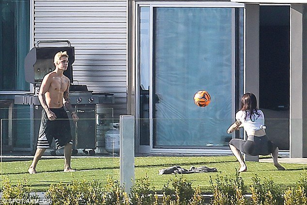 Ζευγάρι η Kardashian και ο Justin Bieber [εικόνες] | iefimerida.gr 0