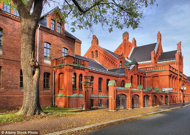 Σαξωνία: Συνελήφθησαν μετανάστες -Για άσεμνες πράξεις σε θερμά λουτρά [εικόνες] | iefimerida.gr 2