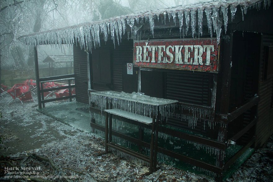 Μια παγωμένη πόλη - Εικόνες «Αποκάλυψης» στην Βουδαπέστη [εικόνες] | iefimerida.gr 1