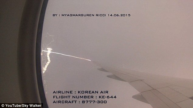 Τρομακτικό: Κεραυνός χτυπά αεροσκάφος που βρίσκεται στον αέρα [εικόνες&βίντεο]  | iefimerida.gr 2