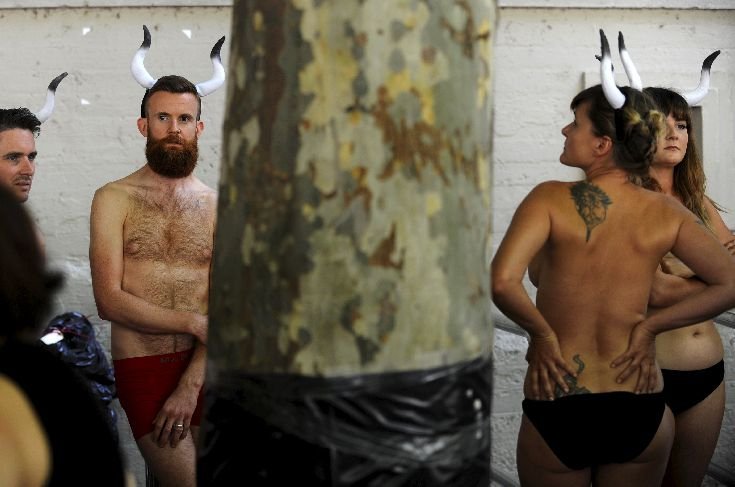 Οι δρόμοι της Παμπλόνα γέμισαν με «ματωμένα» κορμιά – Μια διαφορετική διαμαρτυρία κατά των ταυρομαχιών [εικόνες]  | iefimerida.gr 4