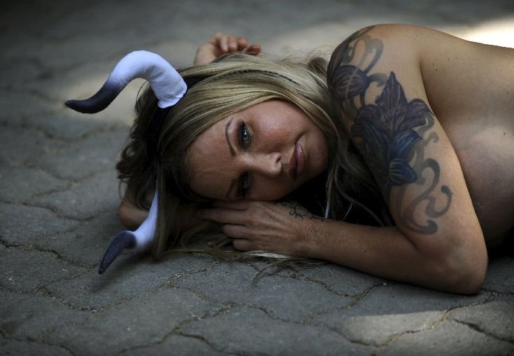 Οι δρόμοι της Παμπλόνα γέμισαν με «ματωμένα» κορμιά – Μια διαφορετική διαμαρτυρία κατά των ταυρομαχιών [εικόνες]  | iefimerida.gr 6