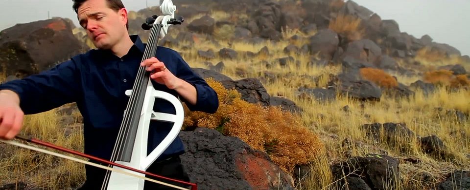 Τέσσερις μπαμπάδες σαρώνουν το youtube: Αφησαν τις δουλειές τους και παίζουν μουσική στα πιο «κουφά» μέρη [εικόνες & βίντεο] | iefimerida.gr 5