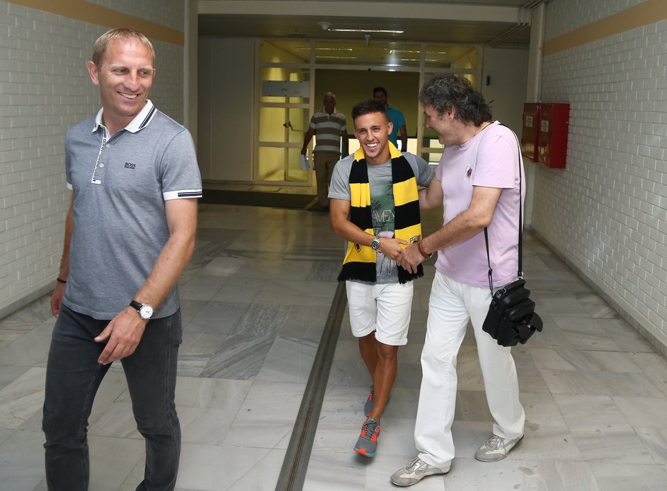 Μπουονανότε για δύο χρόνια στην ΑΕΚ - «Να ανταποδώσω την αγάπη του κόσμου» [εικόνες] | iefimerida.gr 1