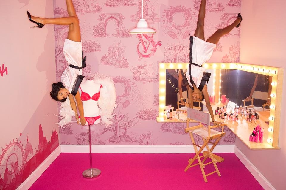 Στα παρασκήνια του σόου της Victoria's Secret -Οι εκρηκτικοί «άγγελοι» πριν ανέβουν στην πασαρέλα [εικόνες] | iefimerida.gr 12