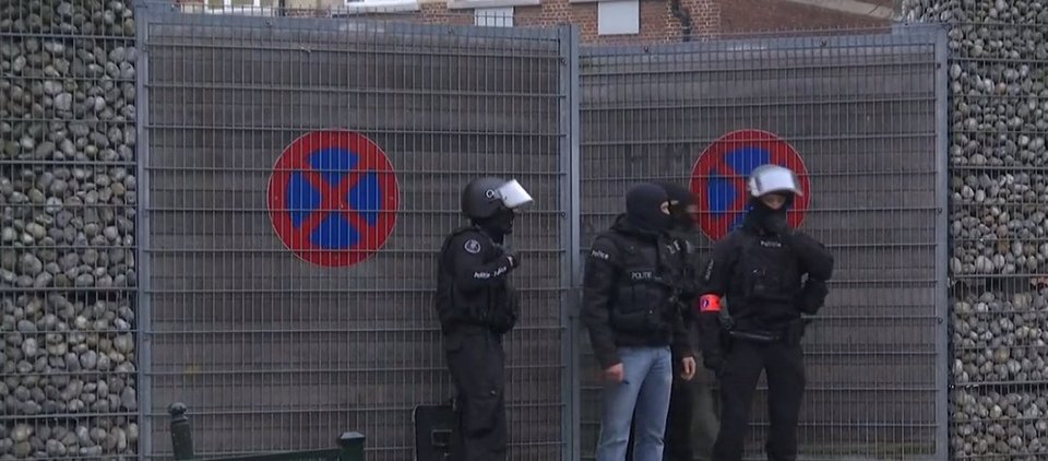 Βέλγιο: Στα χέρια των αρχών, τραυματισμένος, ο Αμπντεσλάμ, ο μακελάρης του Παρισιού | iefimerida.gr 12