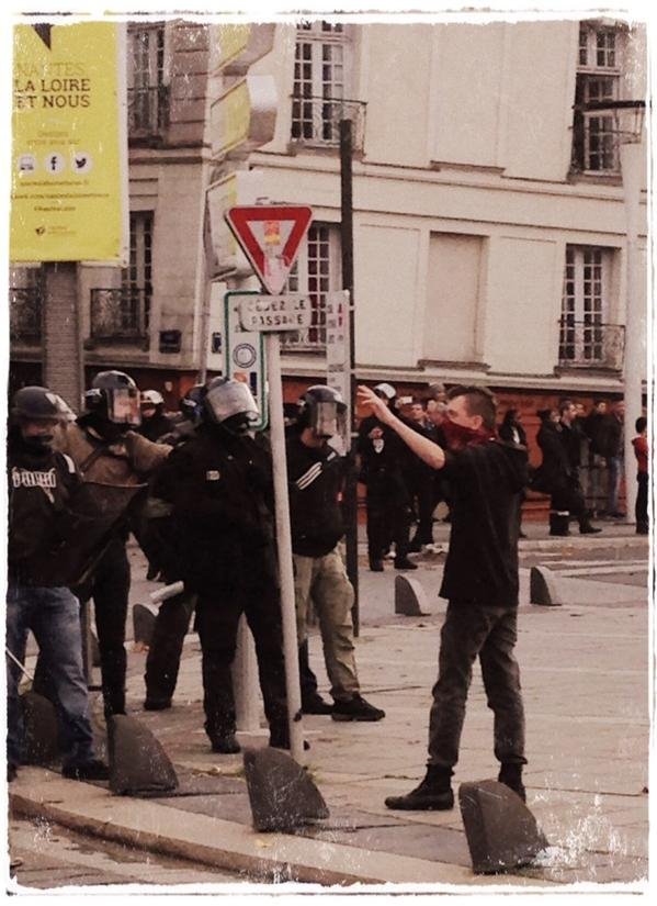 Χάος στη Γαλλία -Συγκρούσεις της αστυνομίας με διαδηλωτές [εικόνες] | iefimerida.gr 3