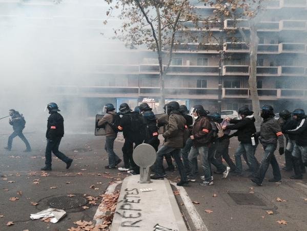 Χάος στη Γαλλία -Συγκρούσεις της αστυνομίας με διαδηλωτές [εικόνες] | iefimerida.gr 2