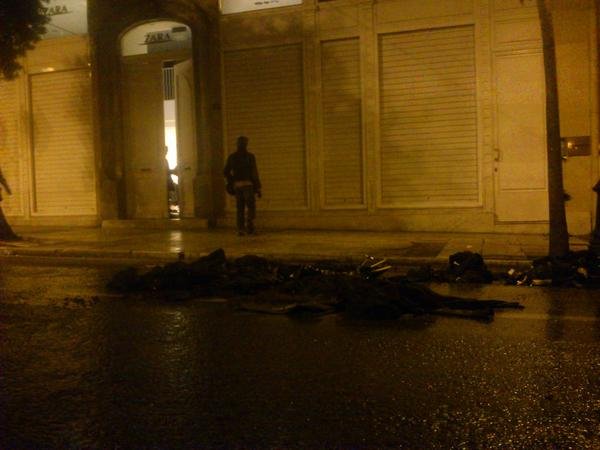 Κλεφτοπόλεμος ΜΑΤ-Κουκουλοφόρων στα Εξάρχεια [εικόνες & βίντεο] | iefimerida.gr 0