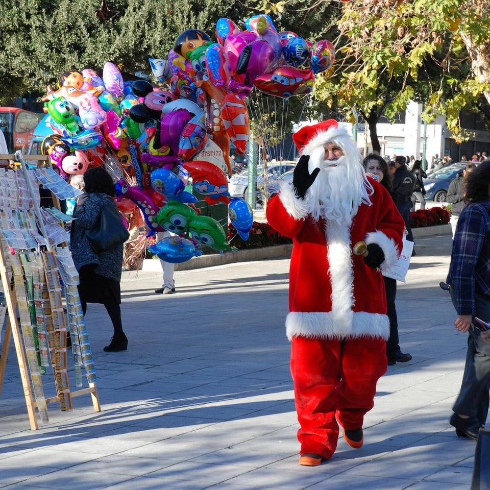 Ο Σπύρος Χαριτάτος ντύθηκε Αγιος Βασίλης [εικόνες] | iefimerida.gr 0