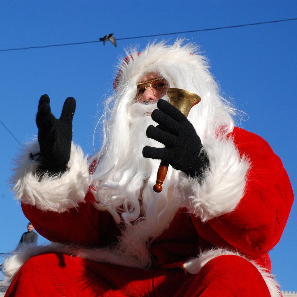 Ο Σπύρος Χαριτάτος ντύθηκε Αγιος Βασίλης [εικόνες] | iefimerida.gr 3