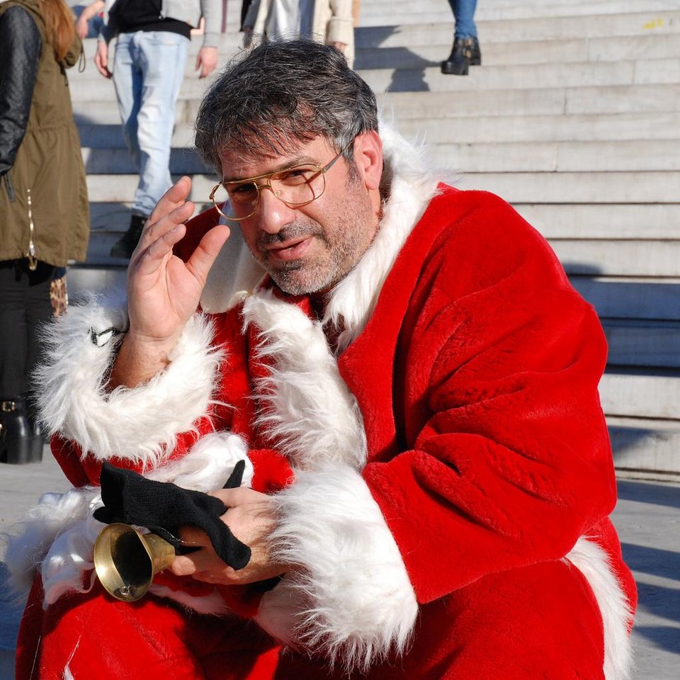 Ο Σπύρος Χαριτάτος ντύθηκε Αγιος Βασίλης [εικόνες] | iefimerida.gr 4