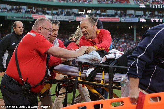 Ρόπαλο του μπέιζμπολ έσπασε και καρφώθηκε στο κεφάλι γυναίκας -Απίστευτος τραυματισμός [εικόνες] | iefimerida.gr 2