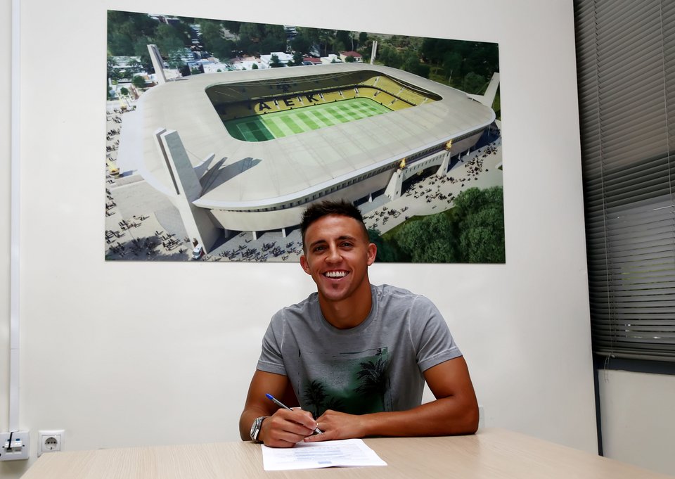 Μπουονανότε για δύο χρόνια στην ΑΕΚ - «Να ανταποδώσω την αγάπη του κόσμου» [εικόνες] | iefimerida.gr 4