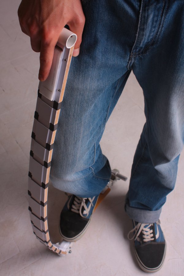 Απλά... εφευρετικοί: Πώς μια ζώνη για το παντελόνι γίνεται και... πατίνι για το δρόμο  [εικόνες&βίντεο] | iefimerida.gr 5