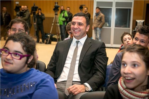 O Bασίλης Κικίλιας όπως δεν τον έχετε ξαναδεί στο Μέγαρο Μουσικής [εικόνες] | iefimerida.gr 1