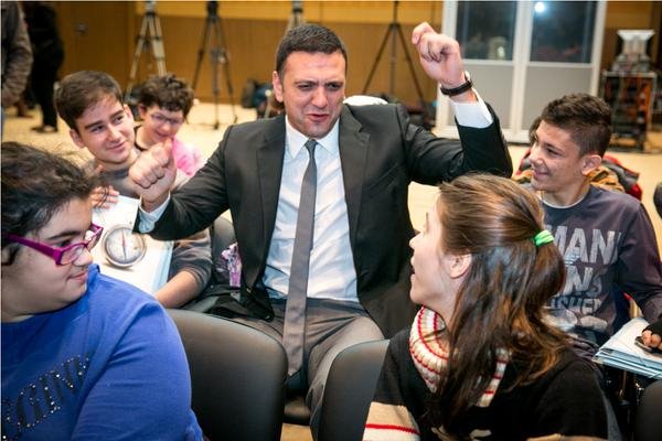 O Bασίλης Κικίλιας όπως δεν τον έχετε ξαναδεί στο Μέγαρο Μουσικής [εικόνες] | iefimerida.gr 0