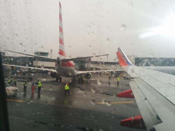 Πανικός στη Νέα Υόρκη: Αεροσκάφη συγκρούστηκαν στο αεροδρόμιο [βίντεο & εικόνες] | iefimerida.gr 3