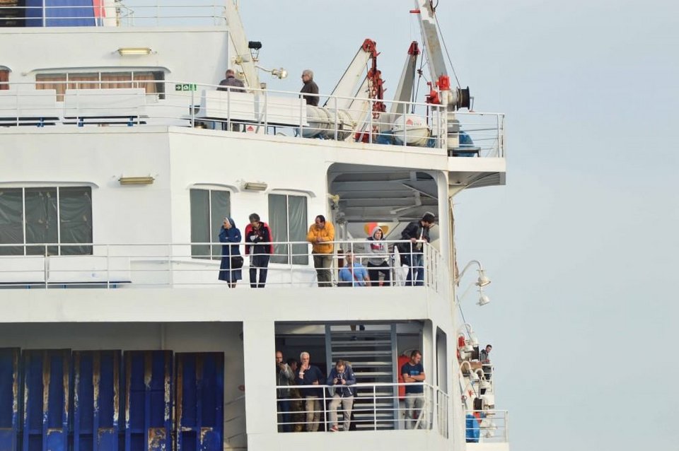Αίσιο τέλος στο θρίλερ με το φλεγόμενο πλοίο στην Ανδριατική | iefimerida.gr 6