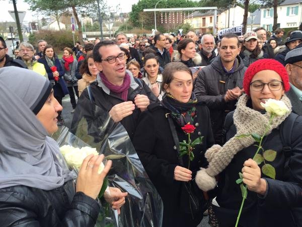 Πλημμύρισε από διαδηλωτές υπέρ της ειρήνης η Γαλλία -Στο Αφγανιστάν διαδήλωσαν για τους «ήρωες» μακελάρηδες [εικόνες] | iefimerida.gr 5