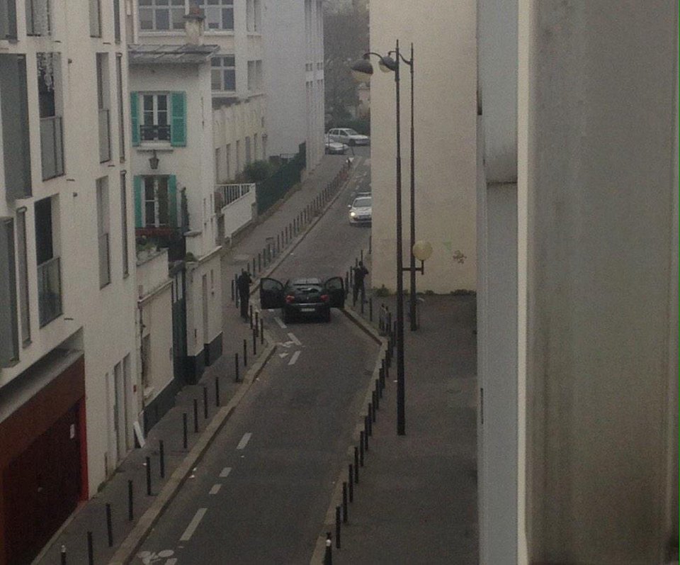 Ντοκουμέντο με τους δύο ένοπλους δράστες από το μακελειό στο Παρίσι [εικόνες] | iefimerida.gr 4