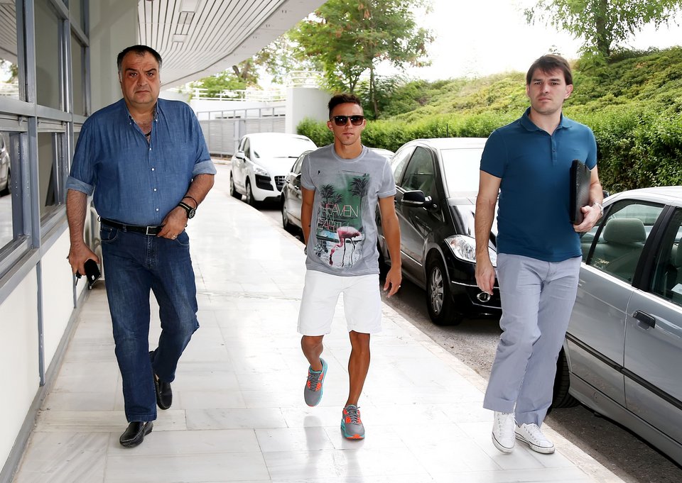 Μπουονανότε για δύο χρόνια στην ΑΕΚ - «Να ανταποδώσω την αγάπη του κόσμου» [εικόνες] | iefimerida.gr 6