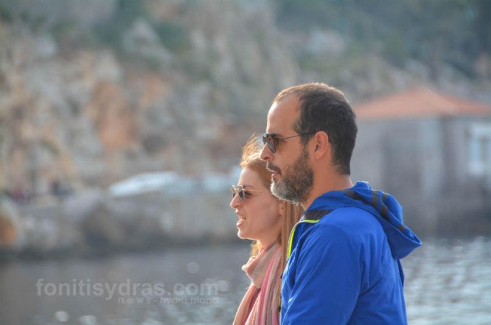 Ενώ χθες τον βλέπαμε να μαγειρεύει στο MasterChef, αυτός ήταν στην... Υδρα! Τι στο καλό συμβαίνει; [εικόνες]  | iefimerida.gr 1