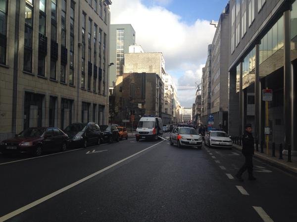 Συναγερμός για βόμβα στις Βρυξέλλες: Εκκενώθηκε  το Ευρωκοινοβούλιο [εικόνες] | iefimerida.gr 2