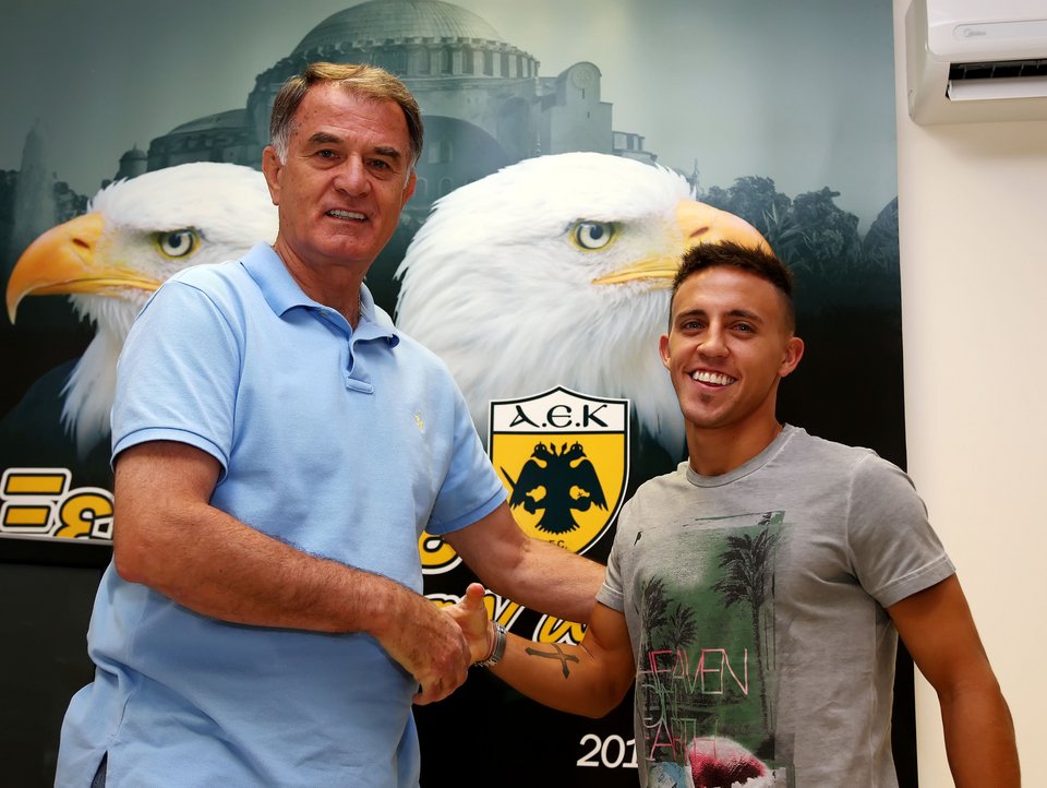Μπουονανότε για δύο χρόνια στην ΑΕΚ - «Να ανταποδώσω την αγάπη του κόσμου» [εικόνες] | iefimerida.gr 7