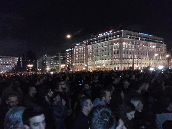 Χιλιάδες πολίτες λένε «όχι» στη λιτότητα: Τα μηνύματα στη συγκέντρωση στο Σύνταγμα [εικόνες & βίντεο] | iefimerida.gr 7