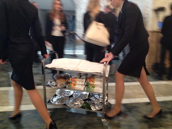  Πούτιν, Ολάντ, Μέρκελ, Ποροσένκο συζητούσαν επί 16 ώρες -Βότκα, ομελέτες, τσιγάρα, μια λιποθυμία και το κινητό της καγκελαρίου που τα έπαιξε [εικόνες & βίντεο] | iefimerida.gr 1