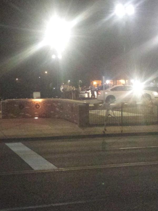 Χάος ξανά στο Φέργκιουσον: Διαδηλωτές πυροβόλησαν αστυνομικούς έξω από το Τμήμα [βίντεο & εικόνες] | iefimerida.gr 3