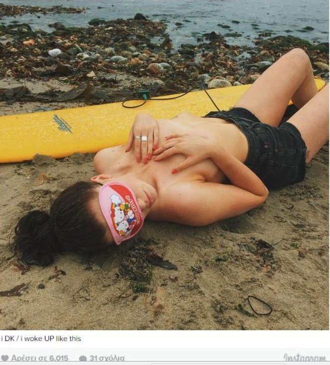 Η κόρη της Κιμ Μπέισινγκερ ξύπνησε τόπλες στην παραλία [εικόνα]  | iefimerida.gr 0