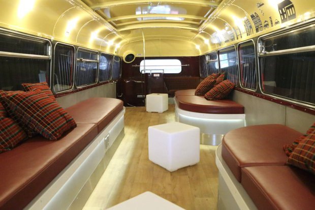 Η κινητή παμπ: Βρετανός μετέτρεψε ένα διώροφο λεωφορείο σε επιχείρηση [εικόνες]  | iefimerida.gr 4