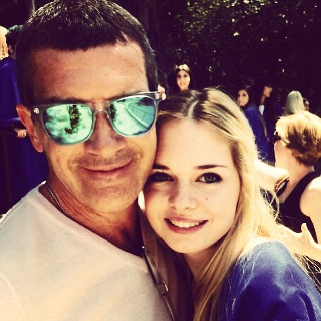 Μέλανι Γκρίφιθ και Αντόνιο Μπαντέρας ξανά μαζί για χάρη της κόρης τους [εικόνες]  | iefimerida.gr 2